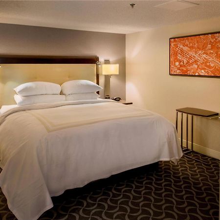 Marriott St. Louis Airport Hotel Edmundson Exterior photo