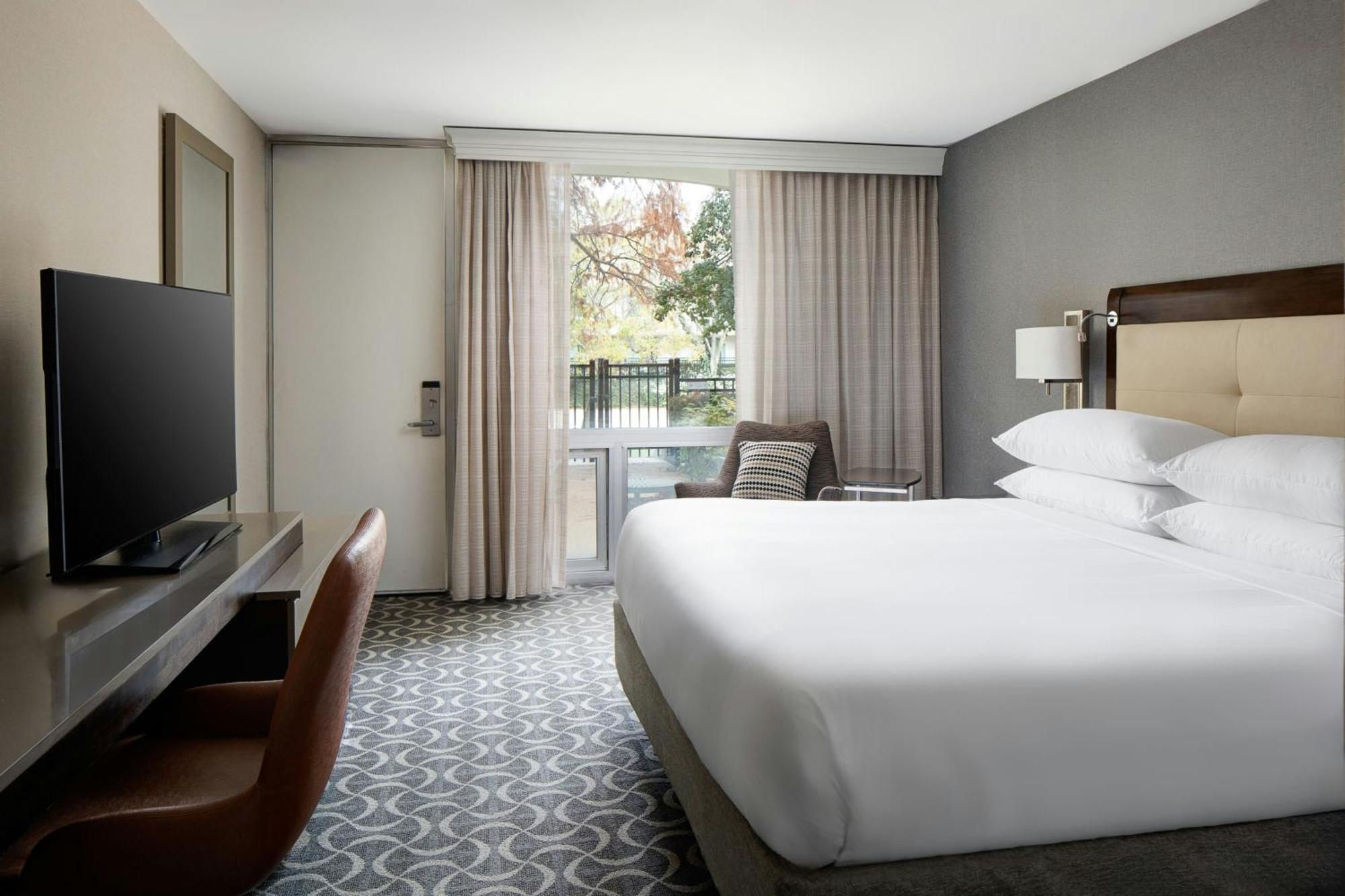 Marriott St. Louis Airport Hotel Edmundson Exterior photo