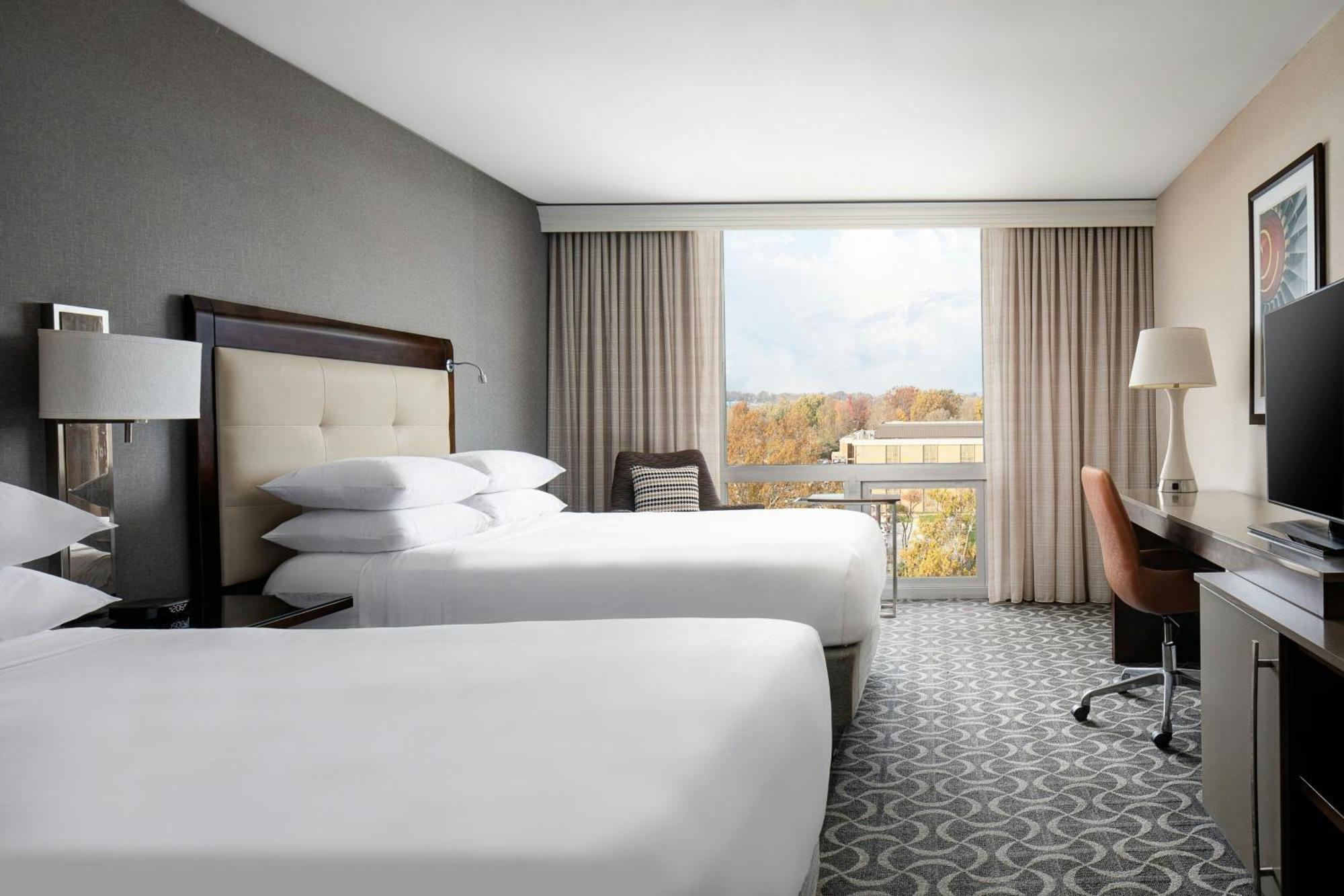 Marriott St. Louis Airport Hotel Edmundson Exterior photo