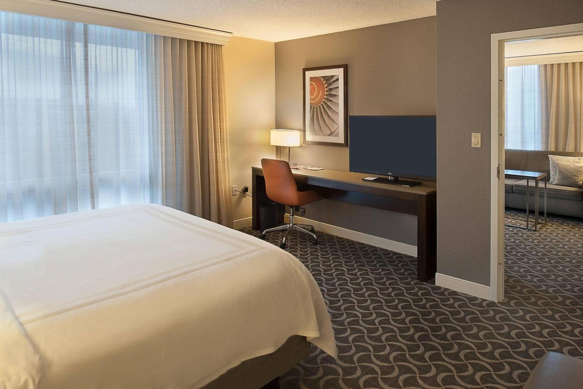 Marriott St. Louis Airport Hotel Edmundson Exterior photo